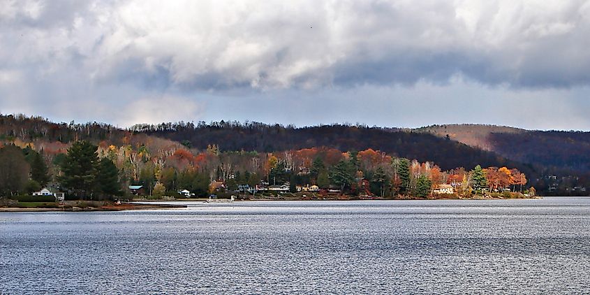 Lac-Simon, Outaouais, Quebec, Canada. Photo via WikimediaCommons