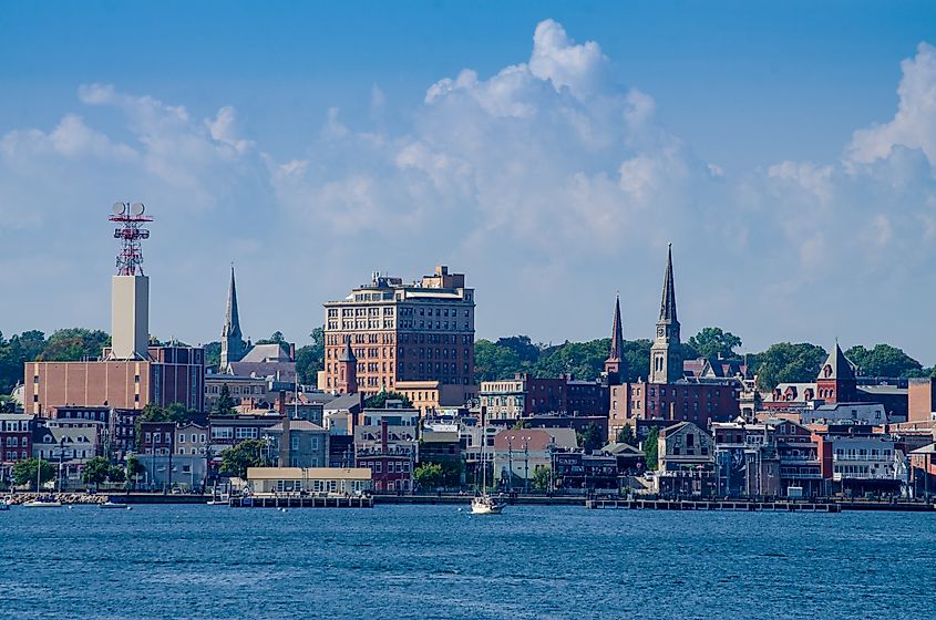 Skyline of the city of New London, Connecticut.