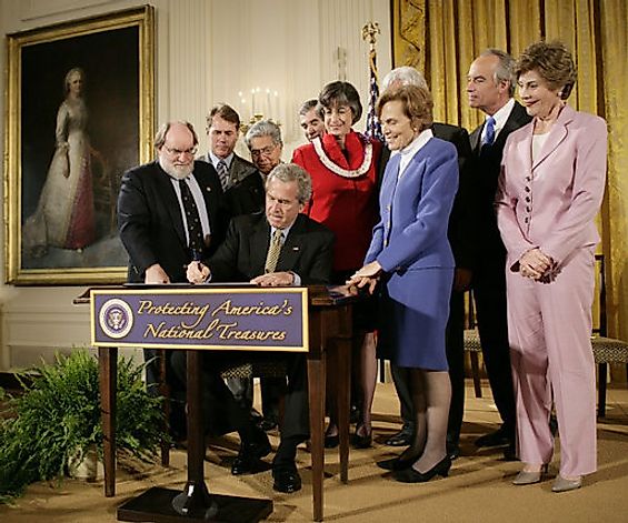 George W. Bush signing proclamation to establish the monument on June 15, 2006