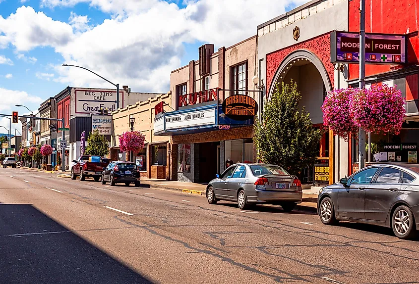 Downtown street in Lebanon, Oregon.