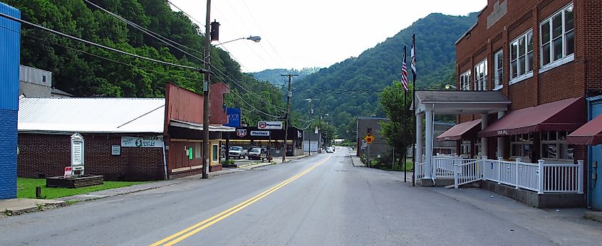 Bradshaw, McDowell County, West Virginia. (Magnolia677, CC BY-SA 3.0 <https://creativecommons.org/licenses/by-sa/3.0>, via Wikimedia Commons)
