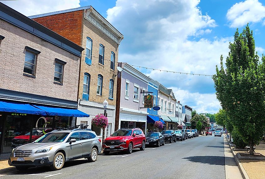 Side street parking in Front Royal, Virginia, USA. Image: refrina / Shutterstock.
