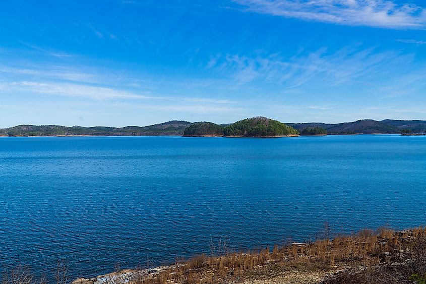 The beautiful Broken Bow Lake in Hochatown.