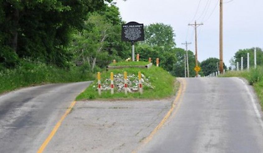 Indiana’s Famous Grave in the Middle of the Road