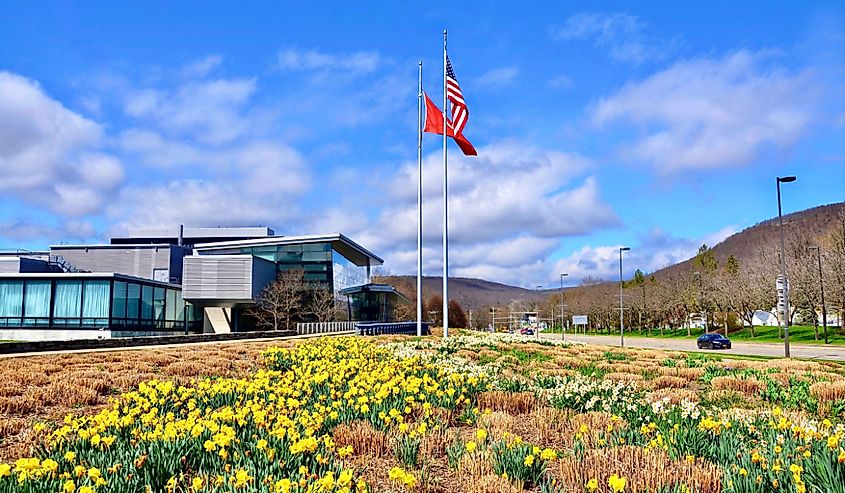 Corning Museum of Glass, the modern glass building