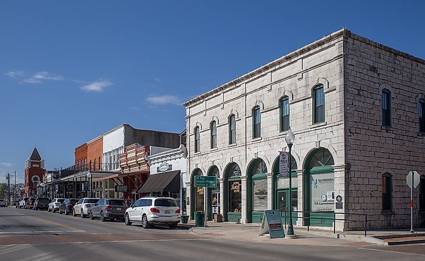 Granbury, texas. Granbury Town Square. Renelibrary - Own work, Wikimedia Commons.