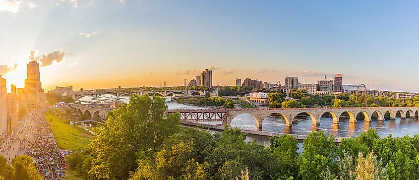 Minneapolis, Minnesota, at sunset. Bde Maka Ska is an urban lake within the city.