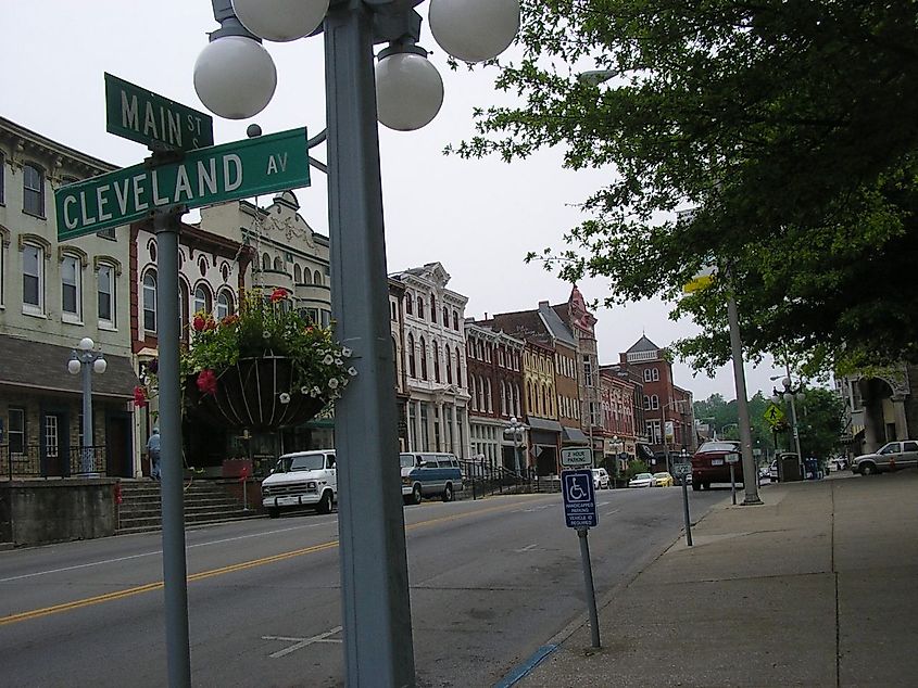 Main Street in Winchester, By I, W.marsh, CC BY-SA 3.0, File:Winchester, kentucky.jpg - Wikimedia Commons