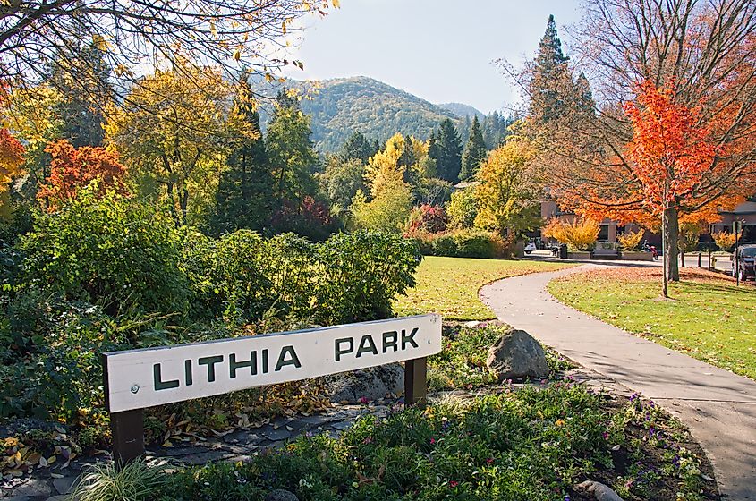 Sign and entrance to Lithia Park, Ashland, Oregon, USA.