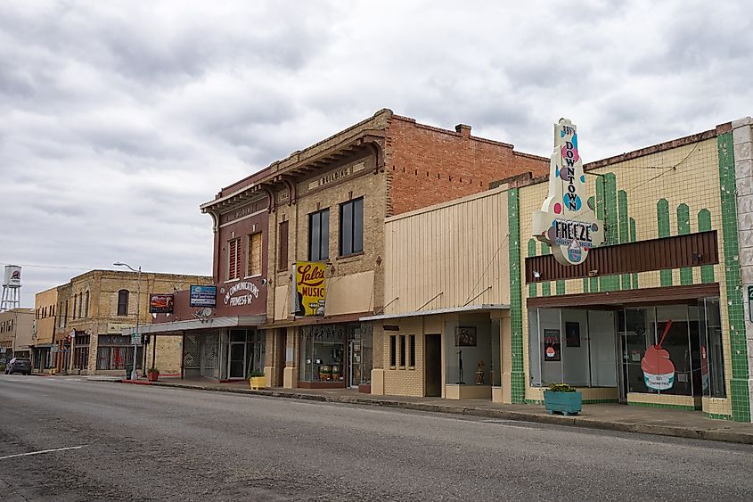 Alice, Texas, USA: typical small-town Victorian style architecture in the oil field servicing town
