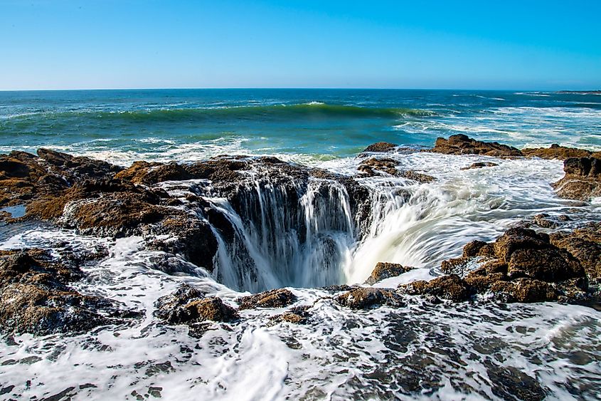 Water cascading into the Thor's Well. 