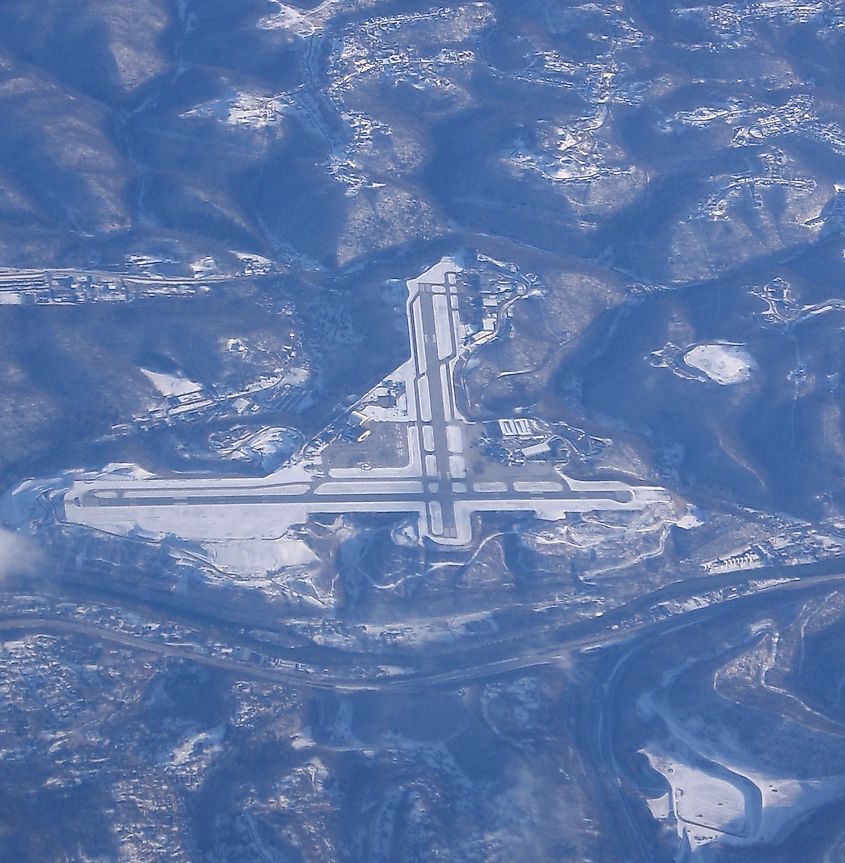  Yeager Airport (CRW) in Charleston, West Virginia from cruise flight levels.