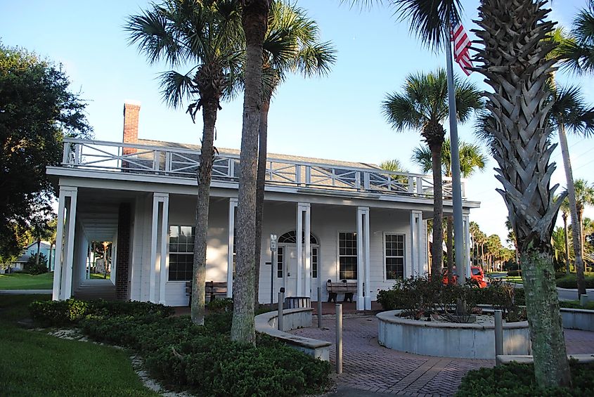 Beautiful street view in Atlantic Beach, Florida