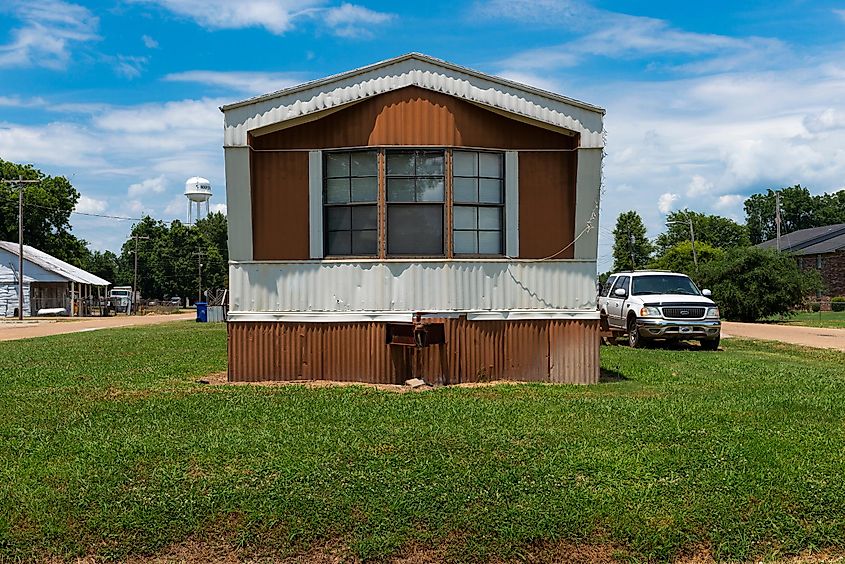 A mobile home at Mayersville, Mississippi, in Issaquena County, Mississippi, via TLF Images / Shutterstock.com