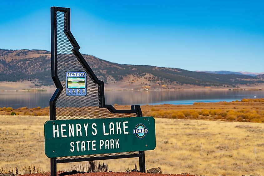 By Tony Webster - Henrys Lake State Park - Island Park - Idaho in Autumn, CC BY 2.0, https://commons.wikimedia.org/w/index.php?curid=160277688