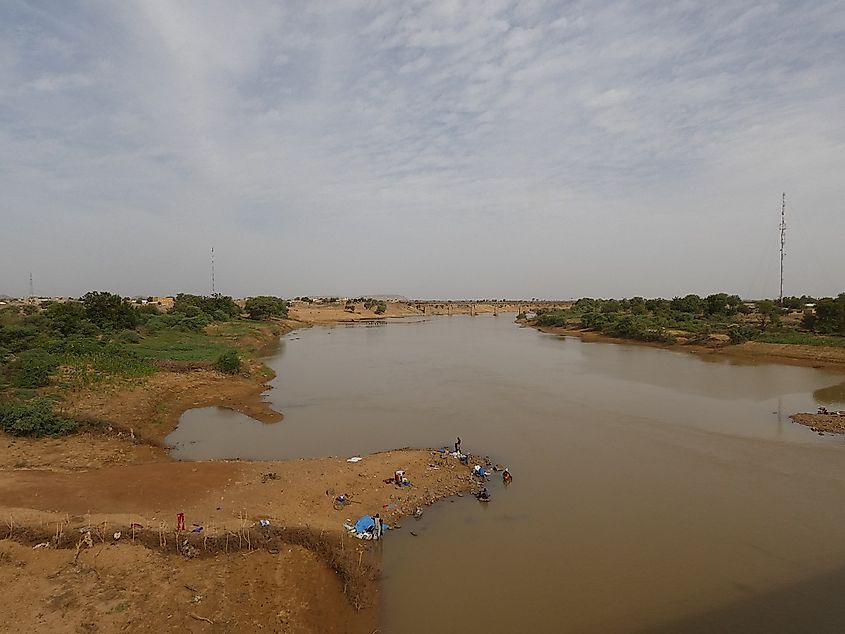 People along the banks of the Faleme River