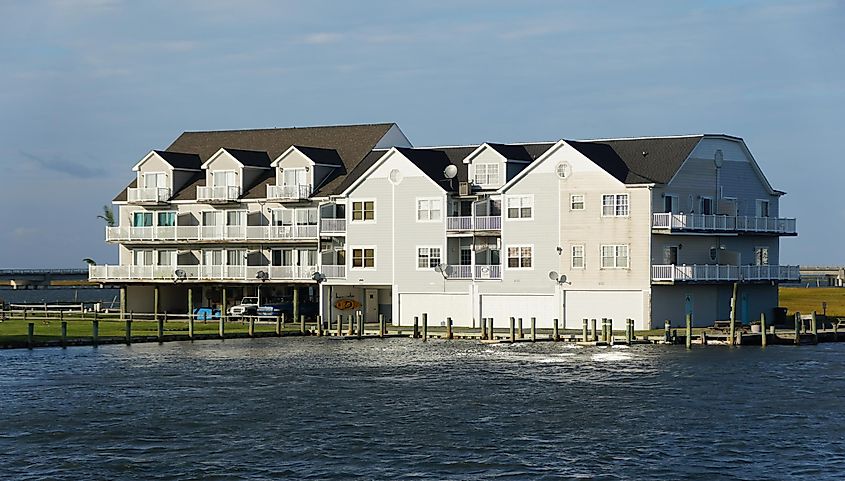 The view of the waterfront apartments by the bay, via Khairil Azhar Junos / Shutterstock