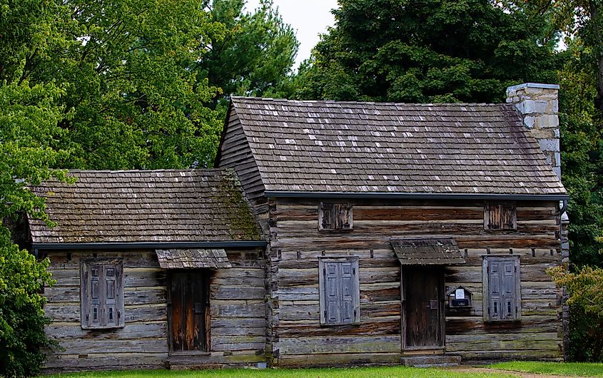 Morristown, Tennessee, USA - September 19, 2020: A replica of David Crocetts boyhood home and family tavern established in 1794 by John Crockett David's father. 