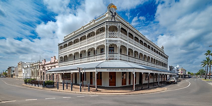 Queensland Heritage-listed Heritage Hotel (1898) on Quay St. 