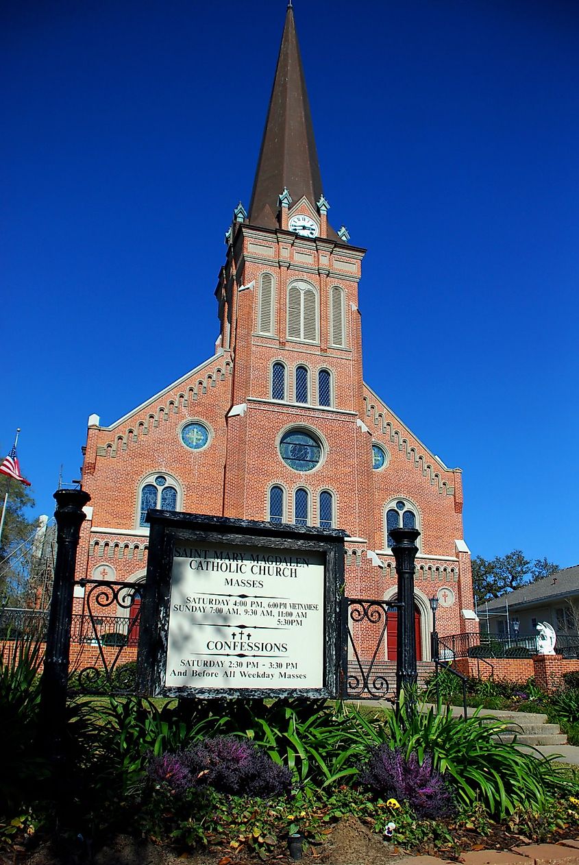 Abbeville, Louisiana. In Wikipedia. https://simple.wikipedia.org/wiki/Abbeville,_Louisiana By PaulVQ at English Wikipedia, CC BY 3.0, https://commons.wikimedia.org/w/index.php?curid=8698304
