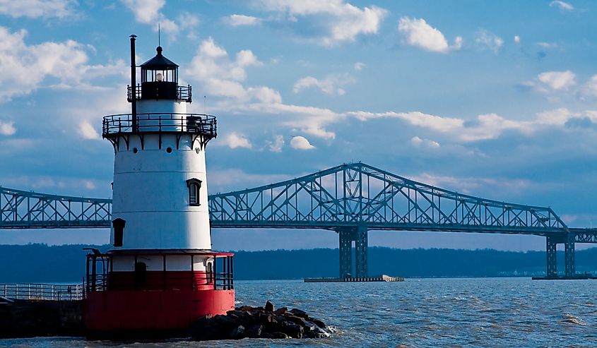 Tarrytown lighthouse and Tappan Zee bridge