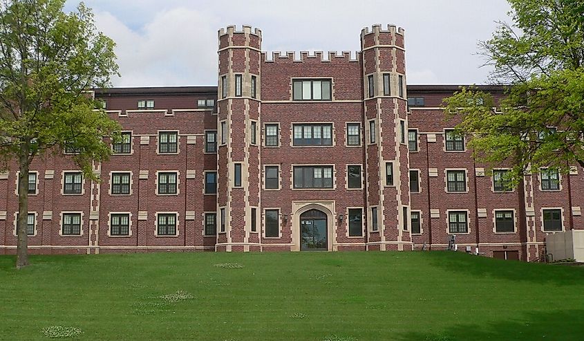 Smith Hall, Doane College, Crete, Nebraska. Image credit Ammodramus via Wikimedia Commons.