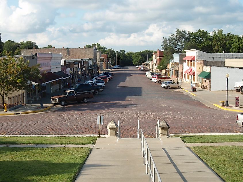 Looking northward toward the business district, as seen from Courthouse steps. By Ichabod - Own work, CC BY-SA 3.0, https://commons.wikimedia.org/w/index.php?curid=7739498 