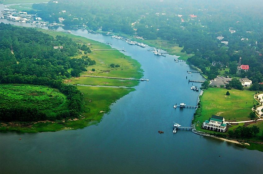 Aerial view of Jeremy Creek and McClennavile, via https://marinas.com/view/inlet/1vi5d3_Jeremy_Creek_Inlet_McClellanville_SC_United_States