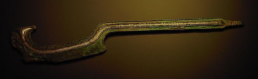 Sickle sword (Khopesh) from Sichem (Nablus); inserts made of electrum, around 1750 BC, state. Museum of Egyptian Art, Munich.