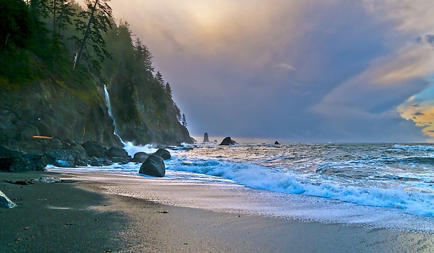 Large rocks and waves on the shore of La Push Beach in Forks, Washington