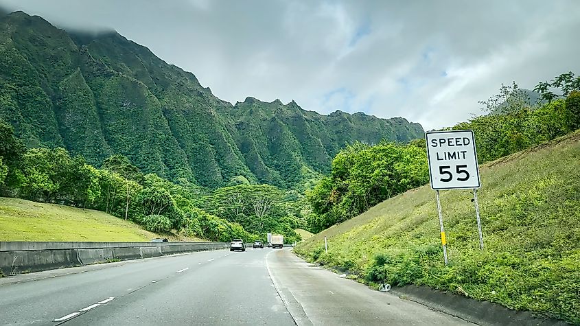 Street view driving west on Interstate H-3, the John A. Burns Freeway, on the island of Oahu, Hawaii