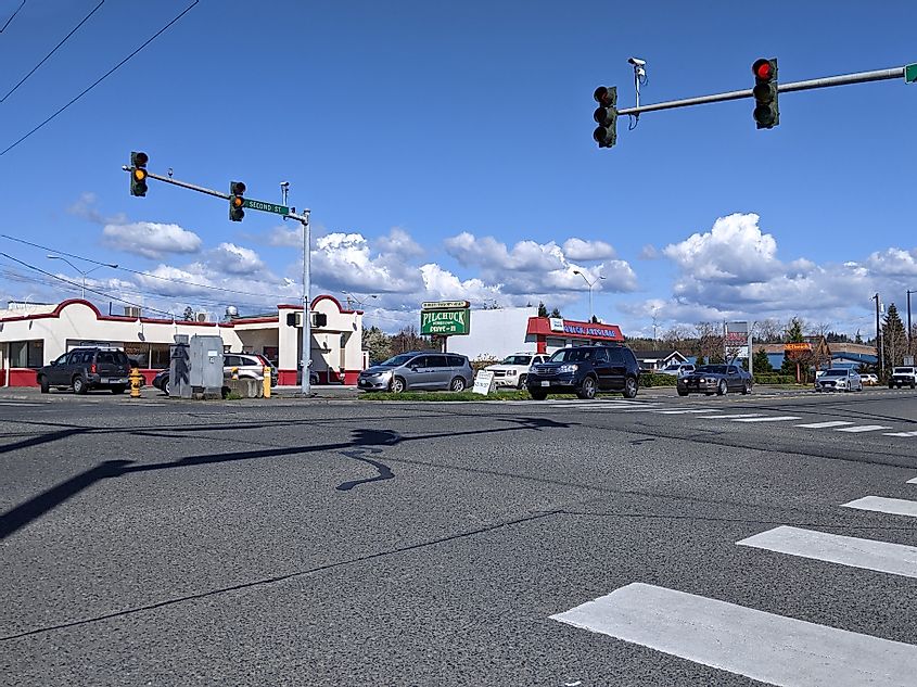 Street view of historic downtown Snohomish's main street