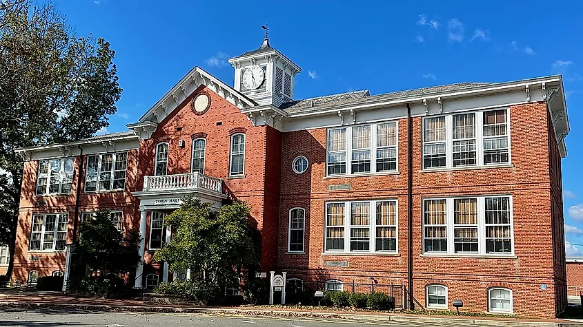 The Old Cranbury School, now the Town Hall, in Cranbury, New Jersey. (Image credit: Zeete, CC BY-SA 4.0, via Wikimedia Commons)