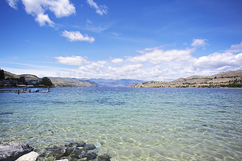 The landscape of Washington State's Lake Chelan. (Pkane411 via Shutterstock)