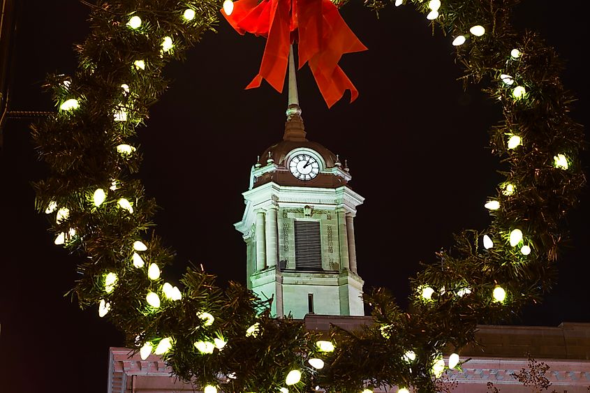 A Christmas wreath frames the Columbia, TN, Courthouse.