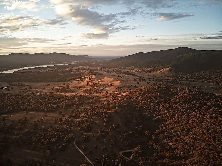 Strathbogie ranges to the left. 