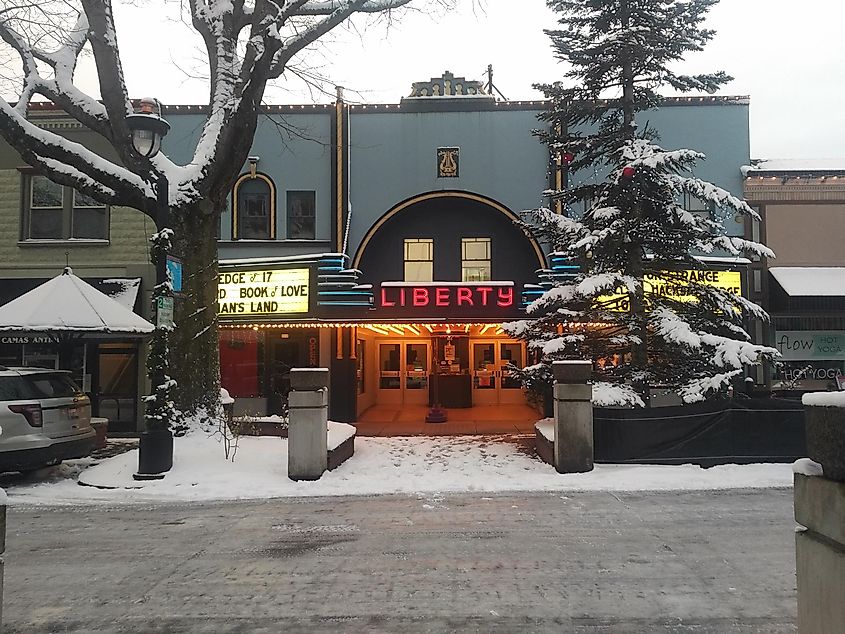 Liberty Theatre in downtown Camas, By Drown Soda - Own work, CC BY-SA 4.0, https://commons.wikimedia.org/w/index.php?curid=60746347