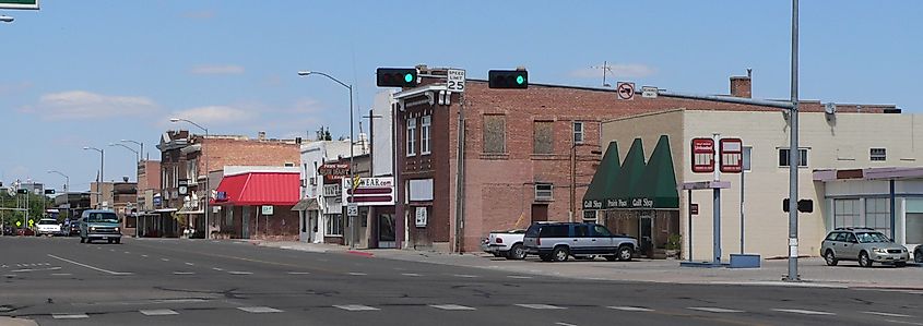 Gering, Nebraska: East side of 10th Street, looking northeast from around M Street.