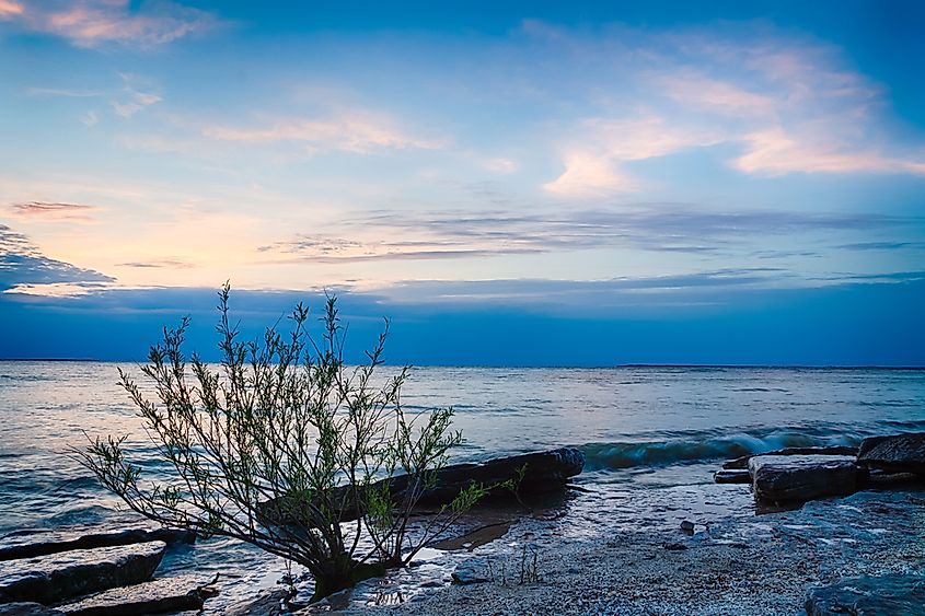 The shoreline of Lake Erie, one of the Great Lakes with fish consumption advisories.