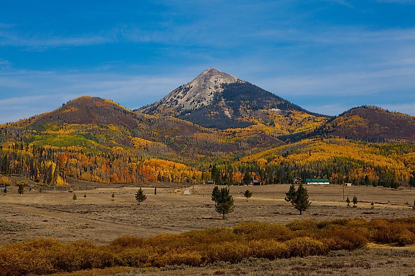 Scenic view of Hahn's Peak in Autumn