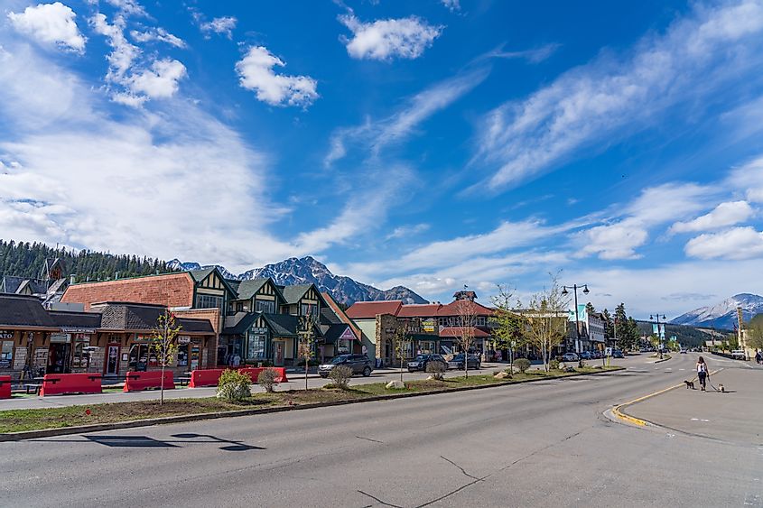 Street view in Jasper, Alberta, via Shawn.ccf / Shutterstock.com