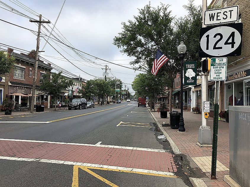 New Jersey State Route 124 (Main Street) at Morris County Route 607 (Passaic Avenue) in Chatham, Morris County, New Jersey