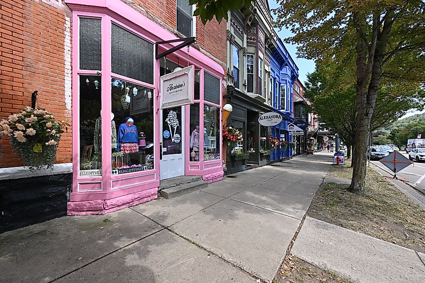 A row of retail stores on Washington St in Ellicottville, New York.