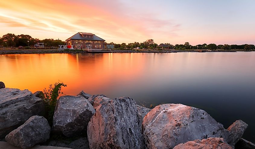  Beautiful sunset of Seneca Lake and Finger Lakes Welcome Cente