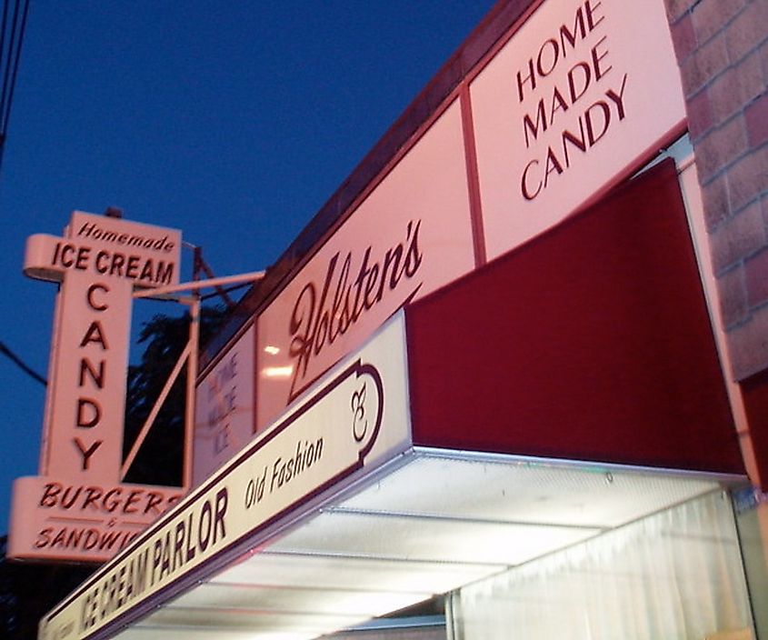 Holsten's Brookdale Confectionery, location of the final scene of The Sopranos, in Bloomfield, New Jersey.