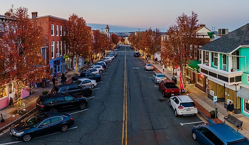 An empty street in the city of Havre De Grace at dusk