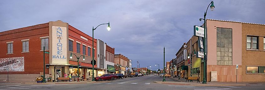 The old business district on Will Rogers Boulevard in Claremore, Oklahoma. Editorial credit: Roberto Galan / Shutterstock.com