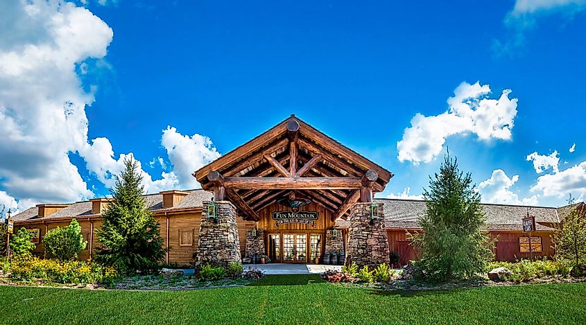 The beautiful wilderness resort of Big Cedar Lodge in Ridgedale, via 