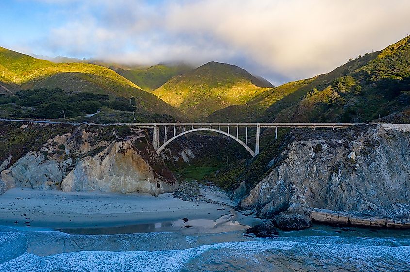 Rocky Creek Bridge, spandrel arch bridge in California, Big Sur in Monterey County