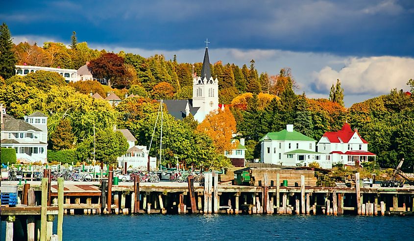 Lake houses along the shores of Lake Huron on Mackinac Island